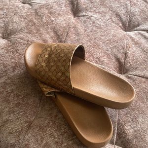Fashionable easy to slip into slides